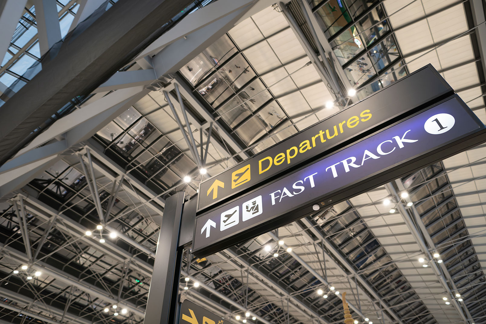 Fast track airport security lane