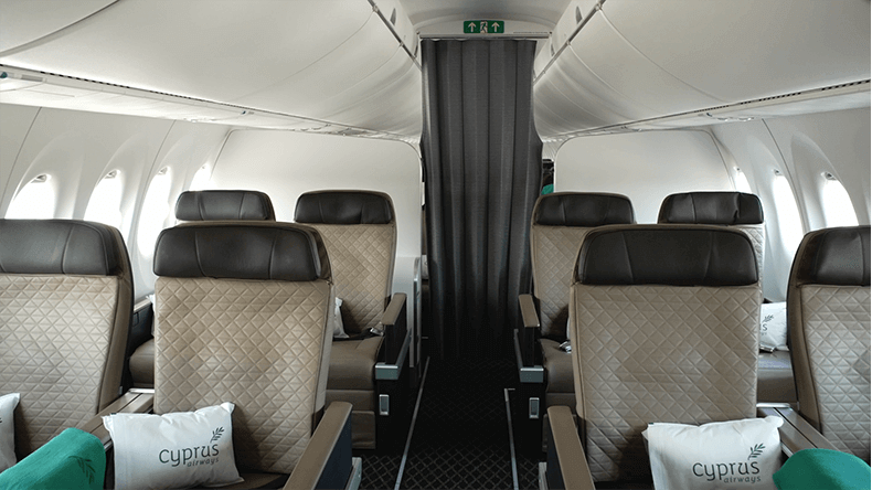 Curtain divider enabling fast cabin reconfiguration